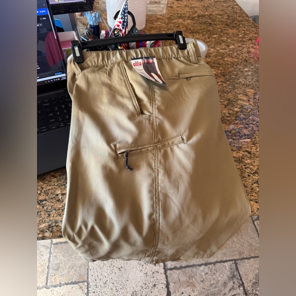 Wrangler Performance Cargo Shorts Size 48 Relaxed Fit Khaki 10" Inseam